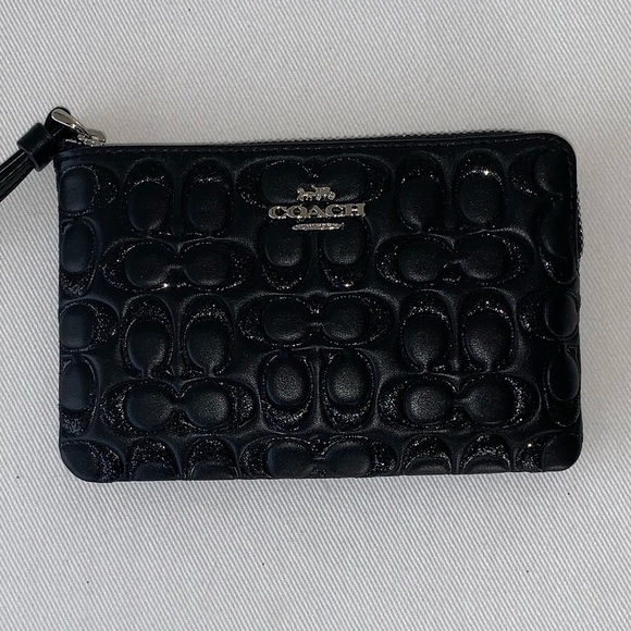 Coach Handbags - 🎁Coach Wristlet w/ gift box🎁